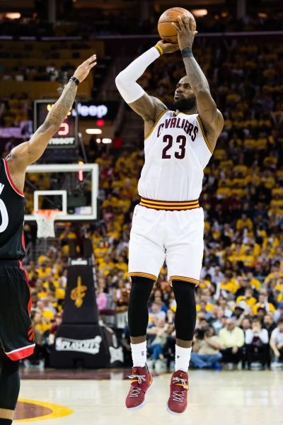 LeBron James今天率領騎士主場面對暴龍,順利拿下第二勝。圖/法新社