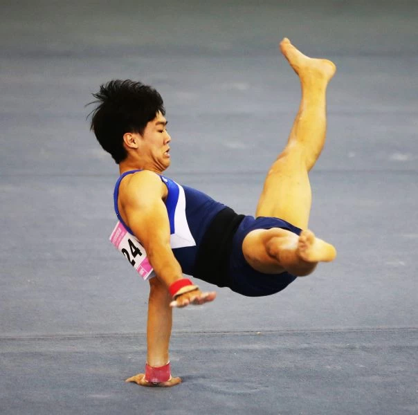 公開男生組競技體操個人全能臺灣師大唐嘉鴻。李天助攝