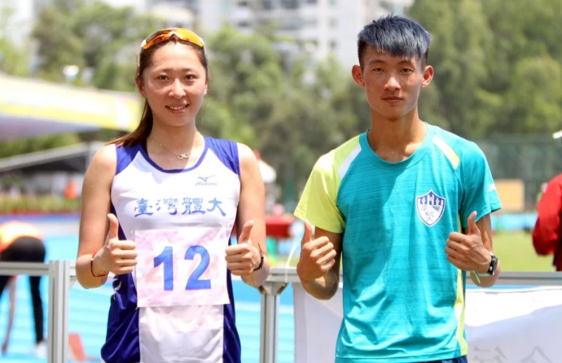 台體大羅柏穎和張珈鳳在公開組10000公尺競走稱王封后。林嘉欣/攝影。