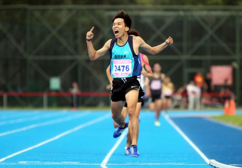 黃揚勝在一般男1500公尺完成四連霸後好開心。林嘉欣/攝影。