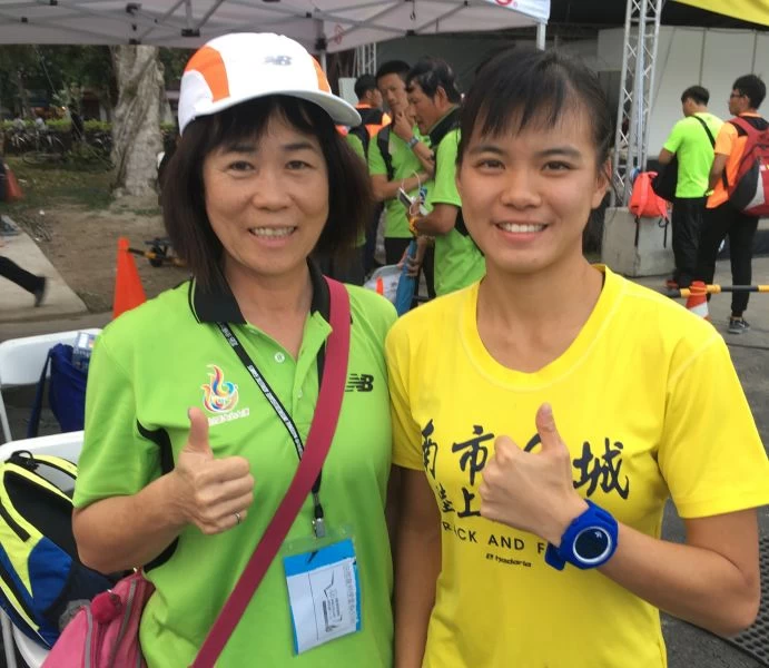 蔡品誼很感謝陳麗萍(左)老師。蔡品誼/提供。