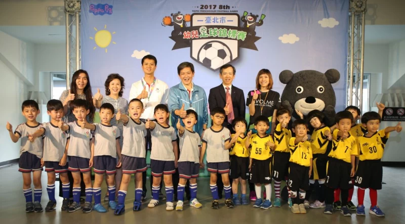 北市幼兒足球賽大合照。李天助攝
