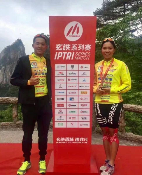張婷婷和張家豪姐弟遠征黃山。張勝凱提供
