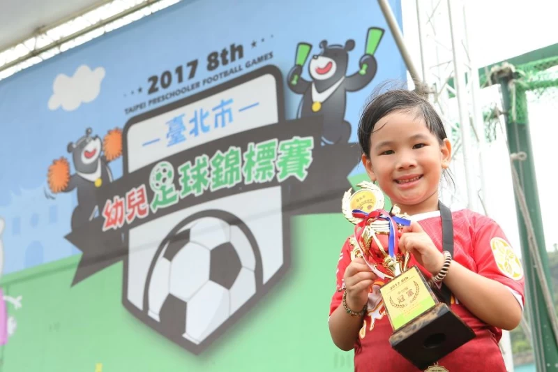 WCBA廣東女籃助理教練楊志豪小女兒楊婗首次參賽就成功射門得分,展現小小身手。主辦單位提供