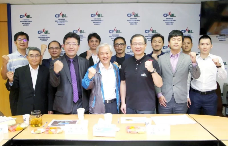 台東縣副縣長陳金虎今天拜訪中華職棒聯盟,爭取例行賽於台東舉行。圖/中職提供
