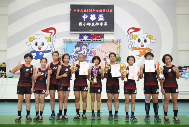 桃市大安國小獲得中華盃六年級女童組后冠。林嘉欣/攝影。