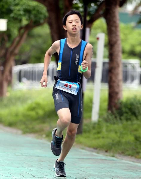 13歲男子組冠軍邱柏升。林嘉欣／攝影。