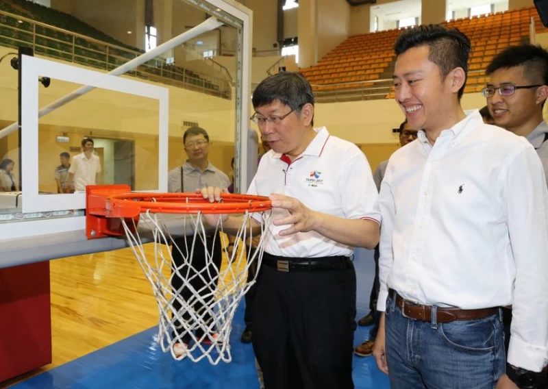 柯市長訪視新竹縣市場館。世大運提供
