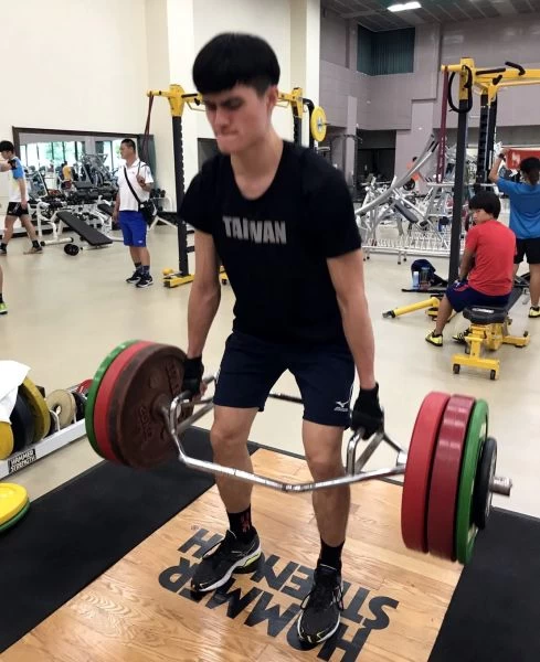 中華男排「電眼雙帥」加強重量訓練。