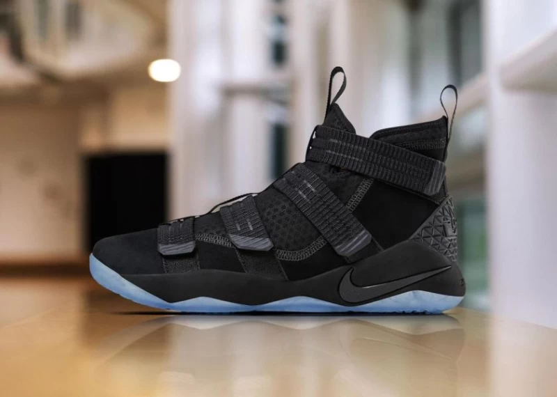 ZOOM LEBRON SOLDIER 11的黑色的“Prototype”配色將於5月31日起開賣。NIKE提供