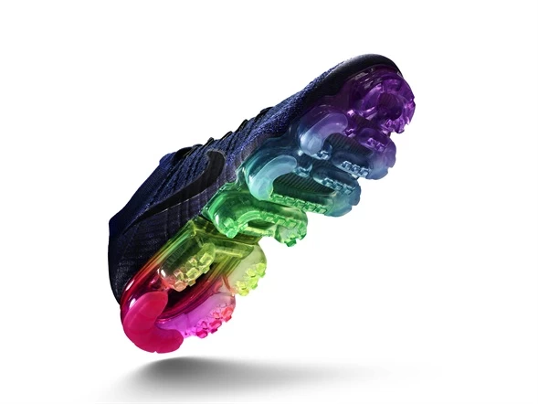 ikeLab Air VaporMax Flyknit BETRUE擁有有史以來第一個彩虹色VaporMax Air氣墊。NIKE提供