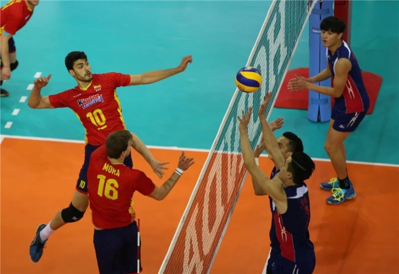 中華男排隊(右)今年第二度角逐世界男排聯賽。圖／FIVB。