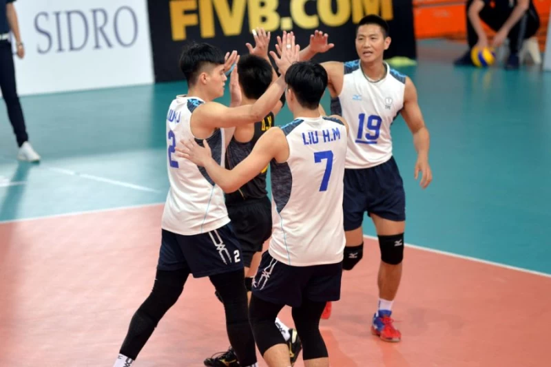 中華男排隊長陳建禎(右)此役拿下全隊最高的17分。圖／FIVB。