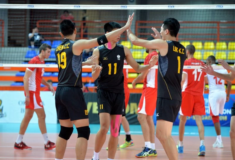 打出好球後，中華隊開心擊掌。圖／FIVB。