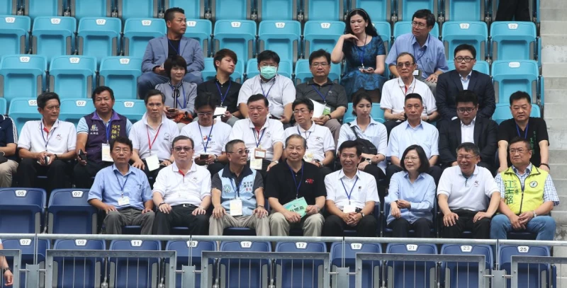 總統蔡英文等人都留在現場看球。李天助攝