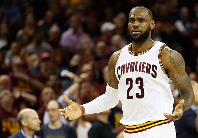詹姆斯(Lebron James)在總冠軍賽這5戰平均貢獻33.6分、12.0籃板及10.0助攻,是NBA史上第一位在總冠軍賽平均數據大三元的球員。圖/資料照片