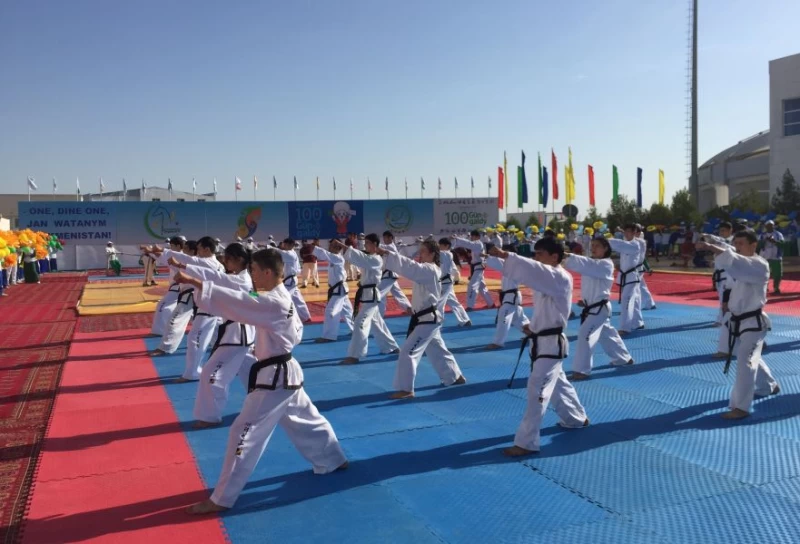 迎接土庫曼亞洲室內暨武藝運動會,在綠洲城市Mary盛大舉行倒數100天慶祝活動。體記提供