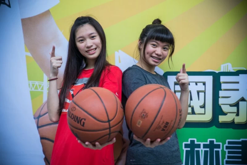 陳咨靜陳咨吟姐妹花在媽媽鼓勵下一同參加徵選。圖/創異國際行銷提供