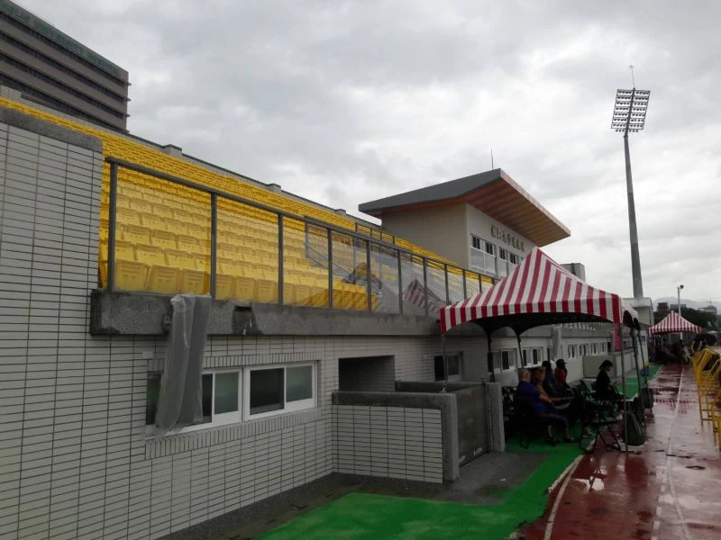 輔大球場的觀眾席是露天的座位。楊勝凱提供