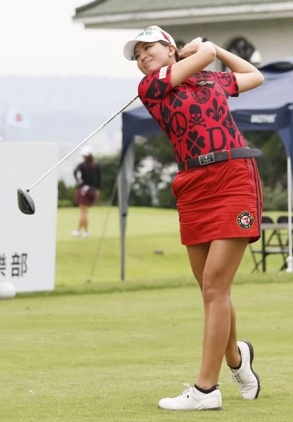 郭艾榛首回合71桿(-1),暫居職業組第三。