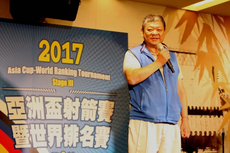 中華射箭協會理長事長祝文宇鼓勵選手再締佳績。林嘉欣／攝影