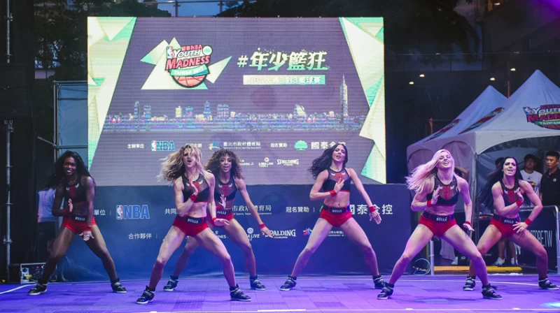 芝加哥公牛隊啦啦隊「Luvabulls」帶來精彩絕倫的火熱表演。(主辦單位提供)