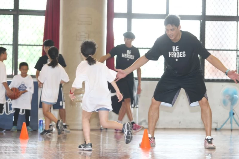 田壘與學員親切地互動。圖/展逸國際行銷提供