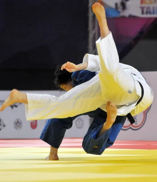 世大運柔道測試賽,女子組70kg賽事,日本宇野友紀子重摔中華臺北商瑠羽。圖/大會提供