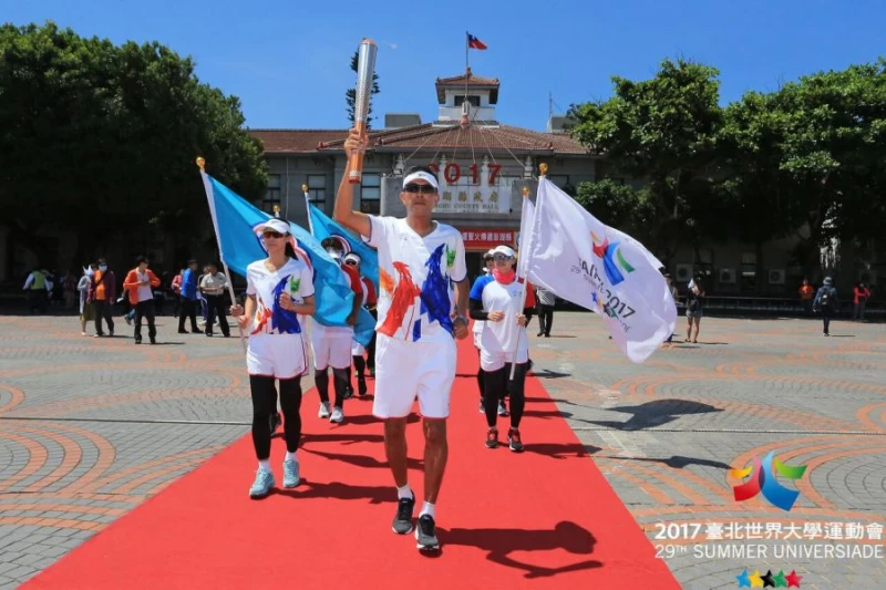 澎湖火炬手歐建友起跑。台北執委會提供