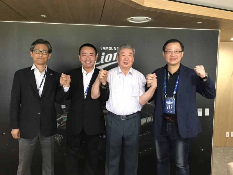中職會長吳志揚(右一)率參訪團赴日韓取經,並與日韓職高層會面討論合作事宜。圖/中職提供