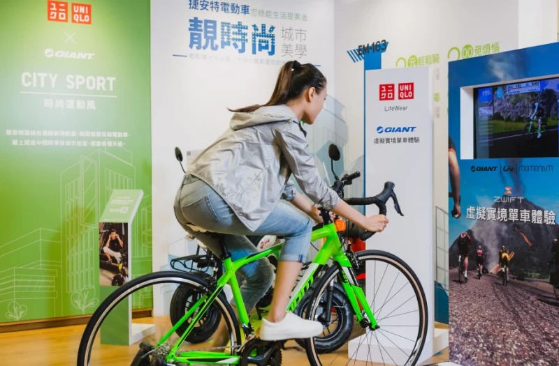 突破空間、氣候的限制，只要準備自行車與訓練台，再下載軟體Zwift，讓每個人在室內也可以享受騎車的快感。捷安特提供