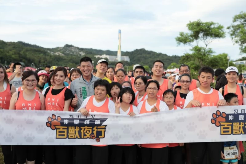 3k休閒組由財團法人自閉兒社會福利基金會、王閔生議員及女演員李亮瑾領跑，一起為自閉兒加油。圖/主辦單位提供
