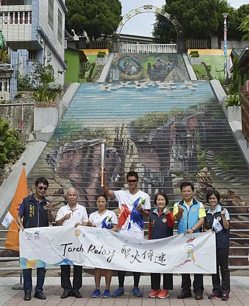 聖火於苗栗三義建中國小前舉行開跑儀式。台北世大運執委會提供