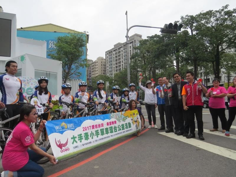 16名小車手將利用13天環島。摘自官網