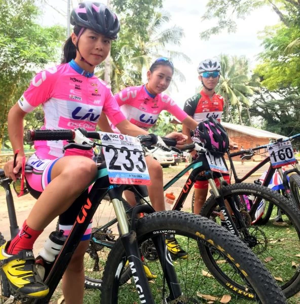 亞洲登山車巡迴賽,陳姿吟(左)在女子菁英組排名第四。Liv宜蘭女子隊/提供。