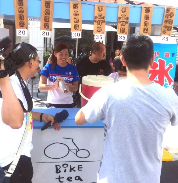 黃章桐歡迎大家到Bike Tea找茶喝。Liv宜蘭女子隊/提供。