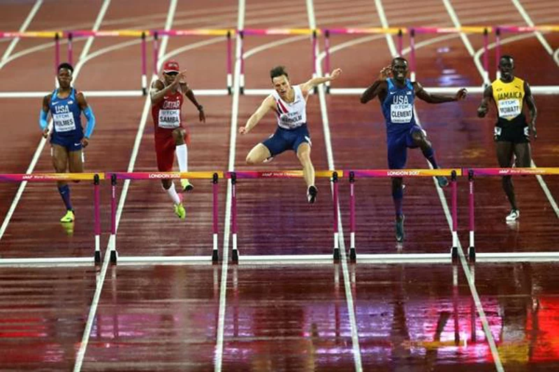 挪威沃宏(Karsten Warholm)以48.35在世錦賽四百公尺跨欄封王。圖/@gettyimages。