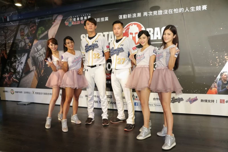 Lamigo當家王牌投捕：王溢正（投手）與黃浩然（捕手）。