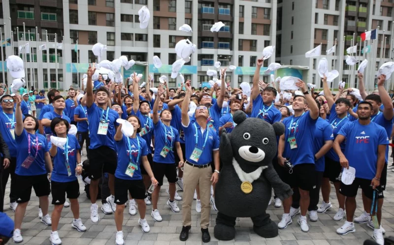 中華世大運代團舉行完升旗儀式。李天助攝