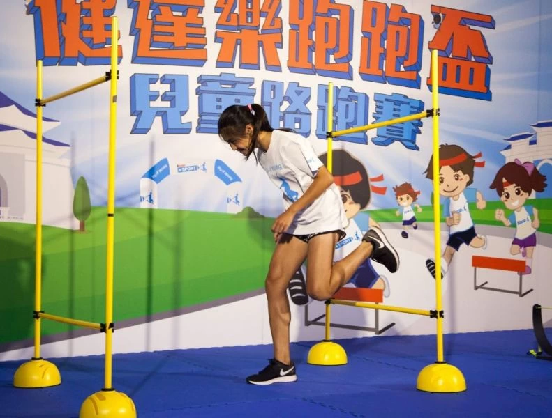 為鼓勵小朋友挑戰自我，今年「健達樂跑跑盃」特別增設障礙關卡，讓小朋友培養面對困難的態度和勇氣。（圖／海碩整合行銷提供）