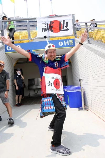 世大運男足賽事,球迷為日本隊加油。大會提供