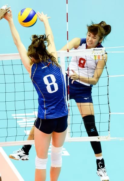 中華臺北女排隊9號張秝芸殺球。台北世大運組委會提供