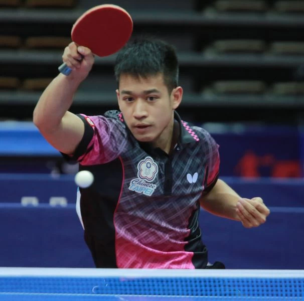 桌球男團廖振珽出戰捷克選手先輸一局後連拿三局順利取勝。台北世大運組委會提供