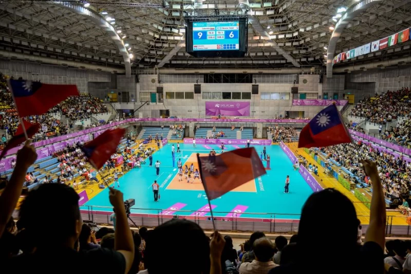 臺北世大運女子排球,球迷興奮為中華隊加油。台北世大運組委會提供