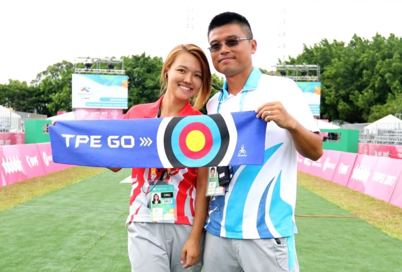 2017臺北世大運射箭賽競賽經理陳詩園(右)和陳婷妮是對夫妻檔。林嘉欣/攝影。