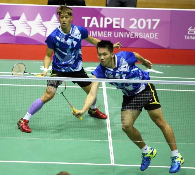 台灣男雙李洋（右）李哲輝發揮己身優勢順利獲勝／黃秀仁攝