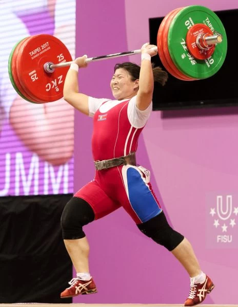 舉重女子75公斤級朝鮮好手Rim_Jong_Sim輕鬆拿下金牌。臺北世大運組委會提供