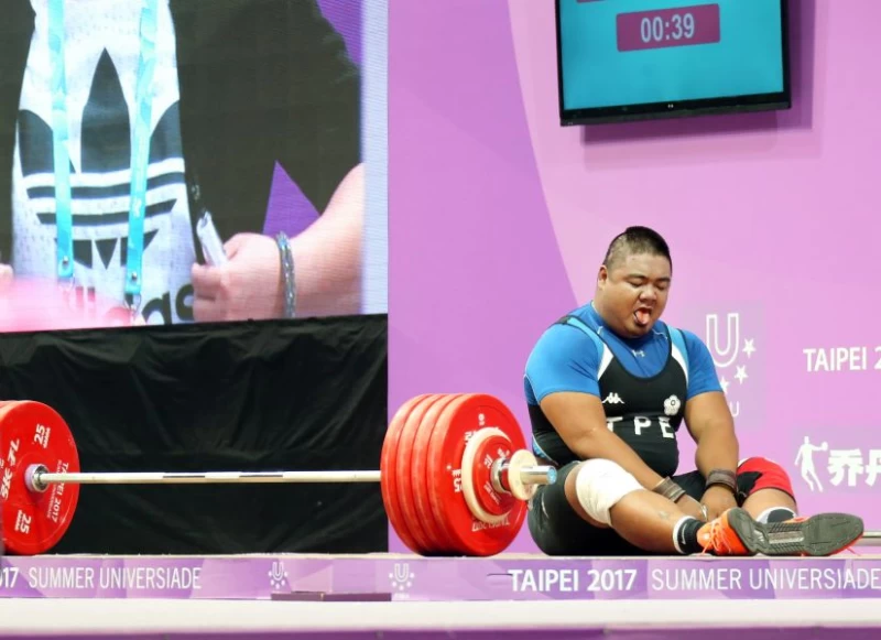 \中華臺北舉重好手陳士杰一掃里約奧運陰霾,臺北世大運奪銀。.台北世大運組委會提供