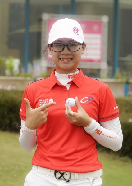 高爾夫中華隊女將侯羽桑以兩回合總桿低於標準桿三桿的141桿,以落後兩桿在個人賽暫居第二。台北世大運組委會提供
