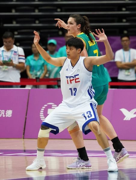 中華隊出戰澳洲隊，澳洲隊在身材上有明顯的優勢。圖/李天助攝